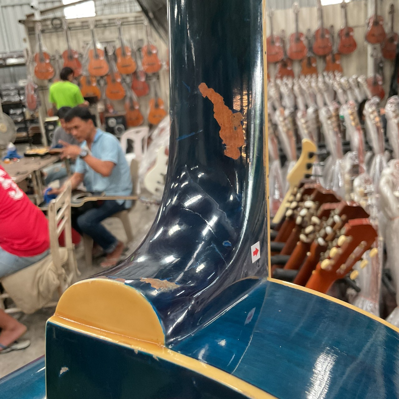 กีต้าร์โปร่งไฟฟ้า Mavis