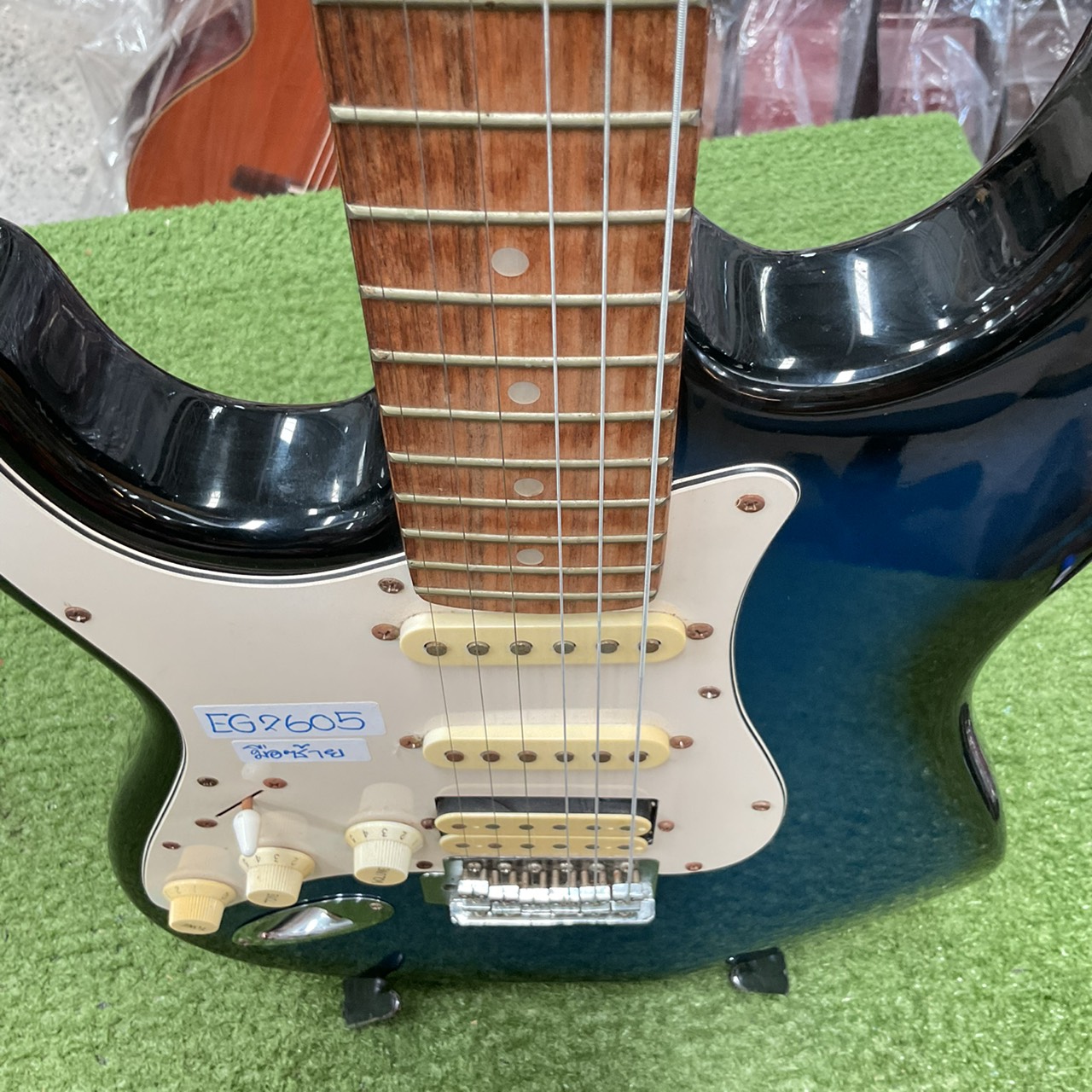 กีต้าร์ไฟฟ้า FORMESTAR (สำหรับมือซ้าย)