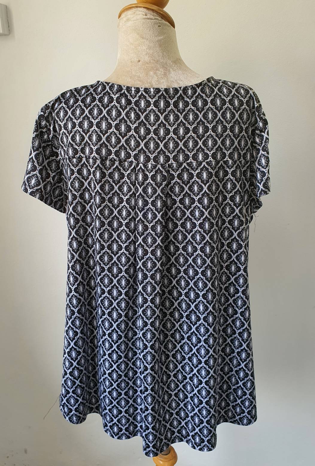 FF04349 เสื้อผ้ามือสอง สีดำลาย แบรนด์ ROZ&ALI อก 45-48นิ้ว