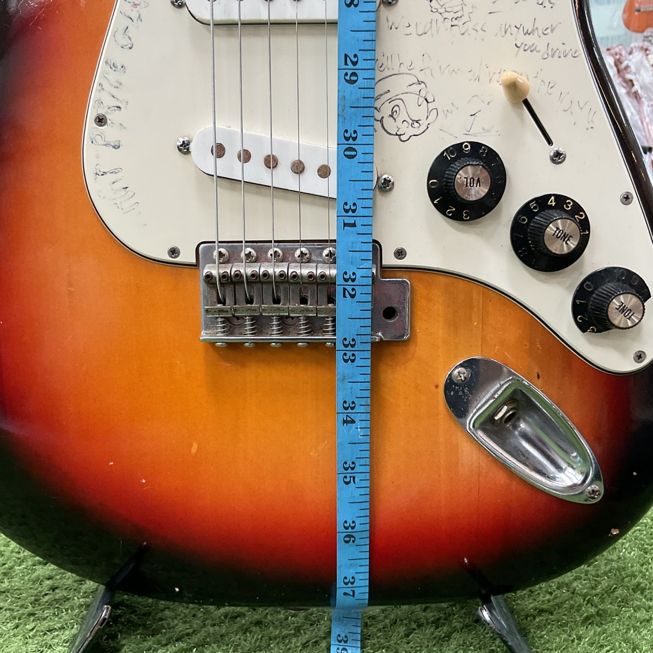 กีต้าร์ไฟฟ้า HOLLY : SPLENDOR