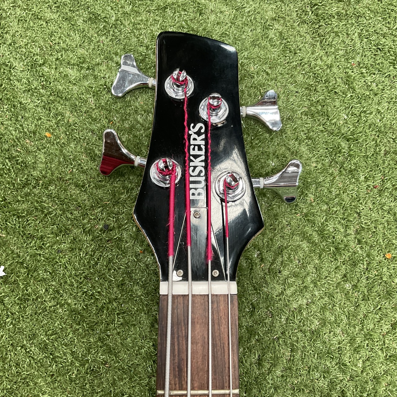 กีต้าร์เบส BUSKER'S