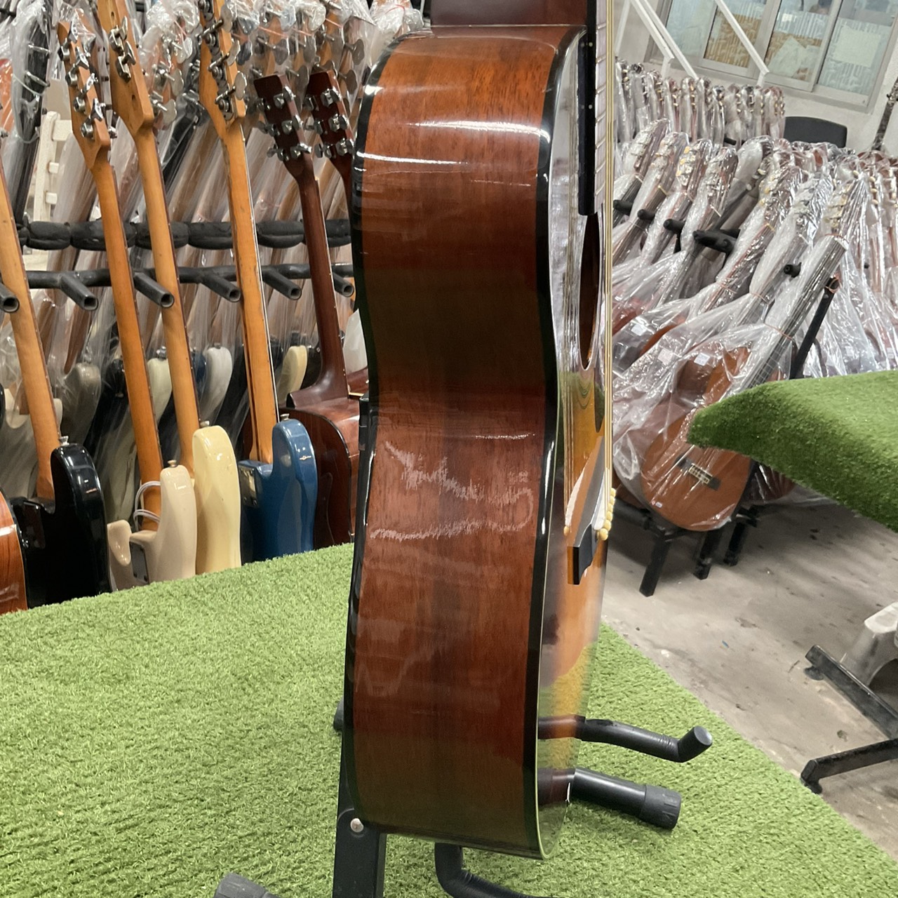 กีต้าร์โปร่ง Morris : MF-208