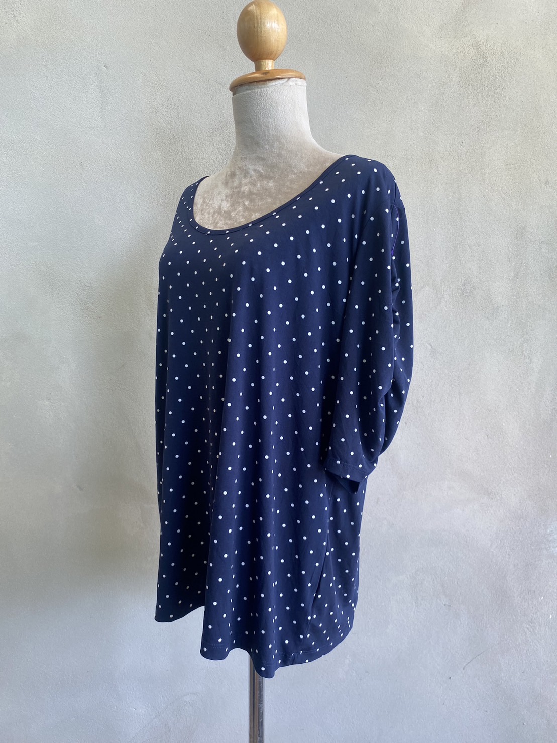 FF04573 เสื้อผ้ามือสอง สีกรมลายจุด แบรนด์ SUSAN GRAVER อก 42-46 นิ้ว