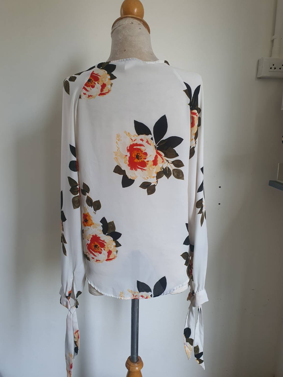 FF05279 เสื้อผ้ามือสอง ชีฟอง ลายดอกไม้ แบรนด์ society อก 36 นิ้ว
