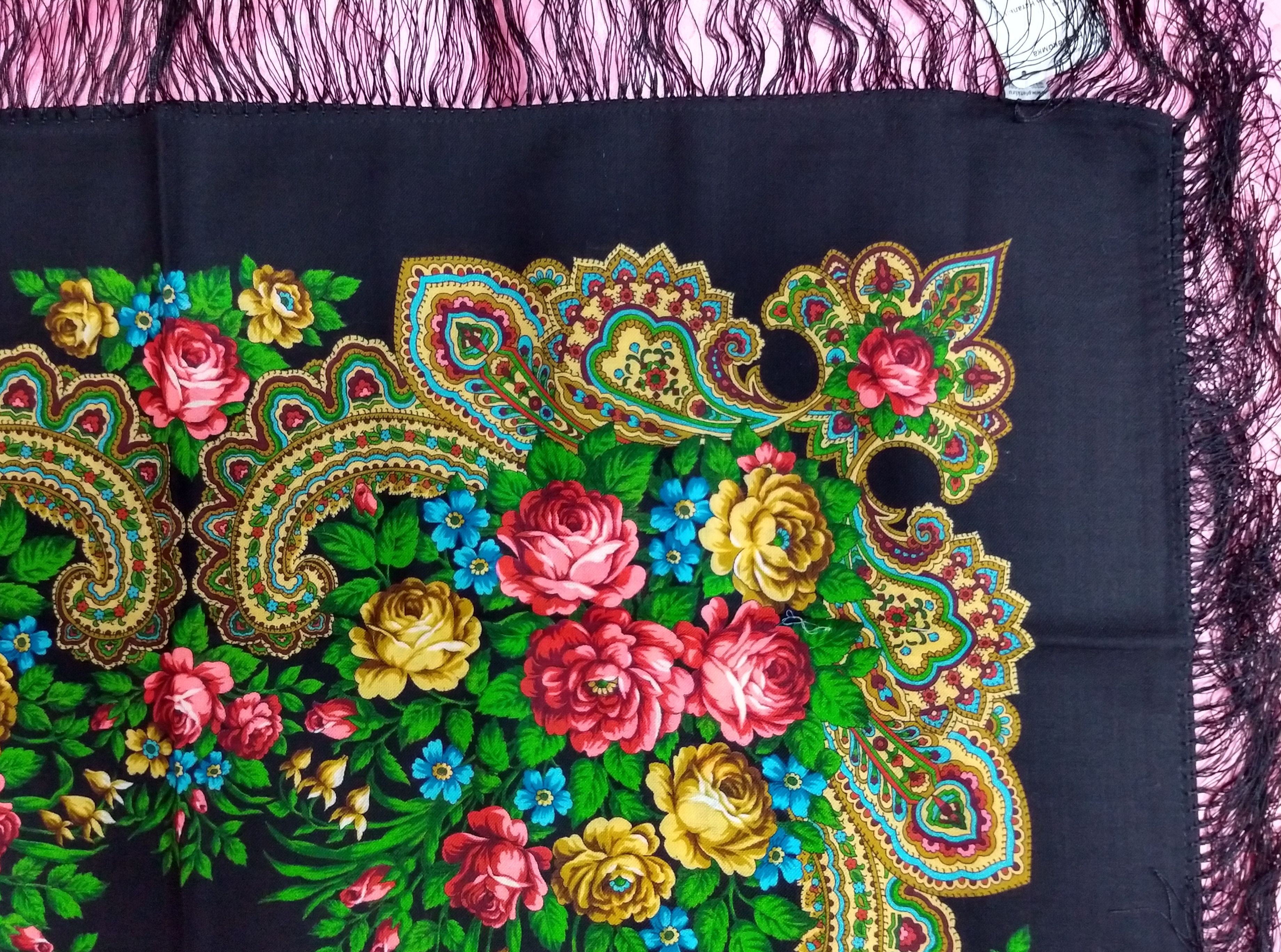 ผ้าพันคอ/คลุมไหล่ขนสัตว์รัสเซียแท้พิมพ์ลาย (100% Wool Shawls) : From Russia With Love 89 x 89 cm.