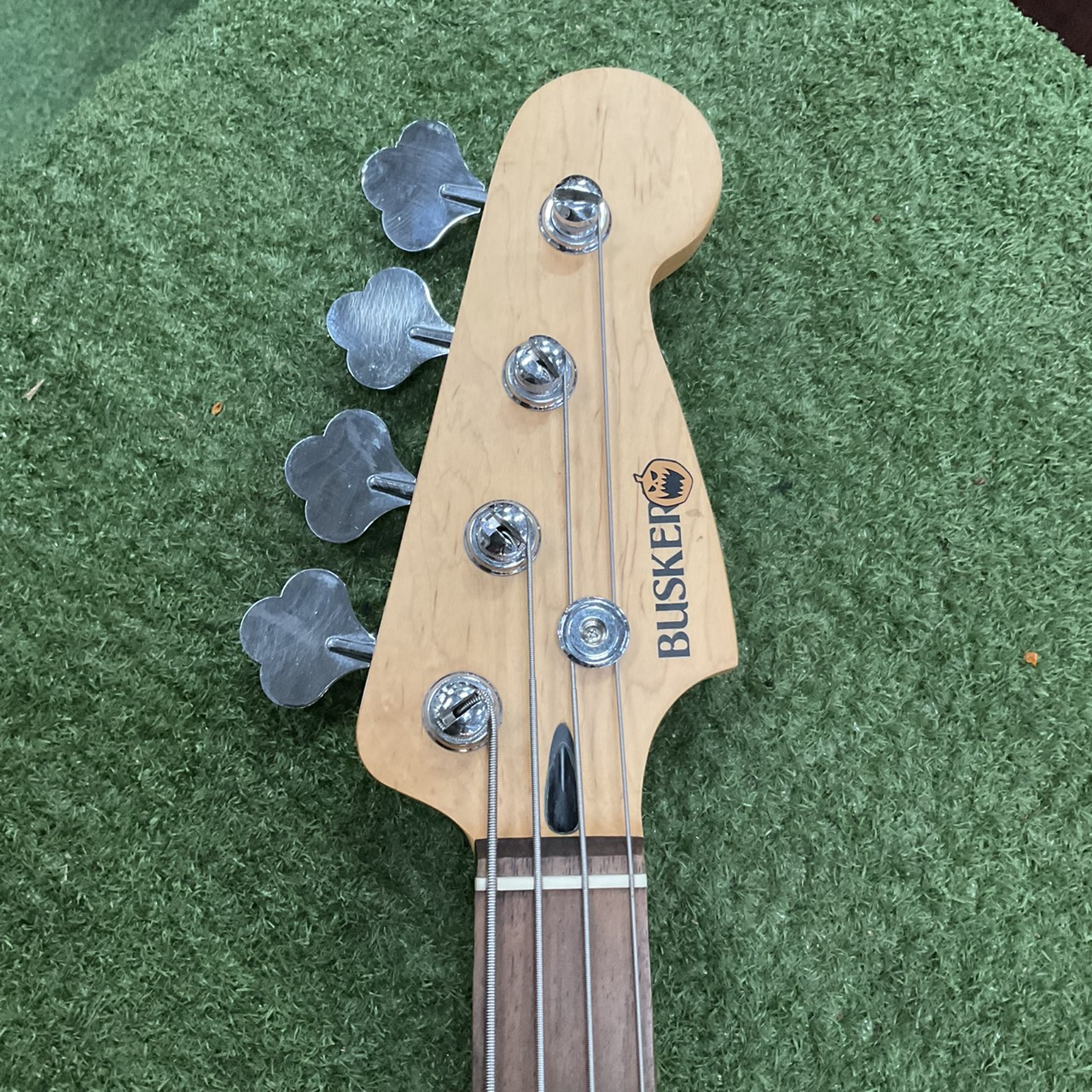 กีต้าร์เบส BUSKER'S