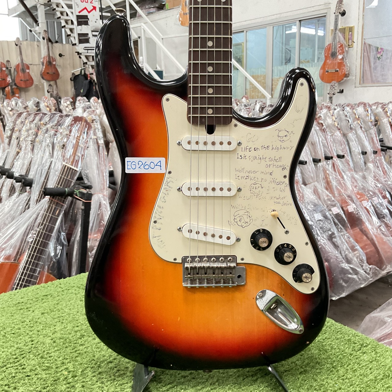 กีต้าร์ไฟฟ้า HOLLY : SPLENDOR