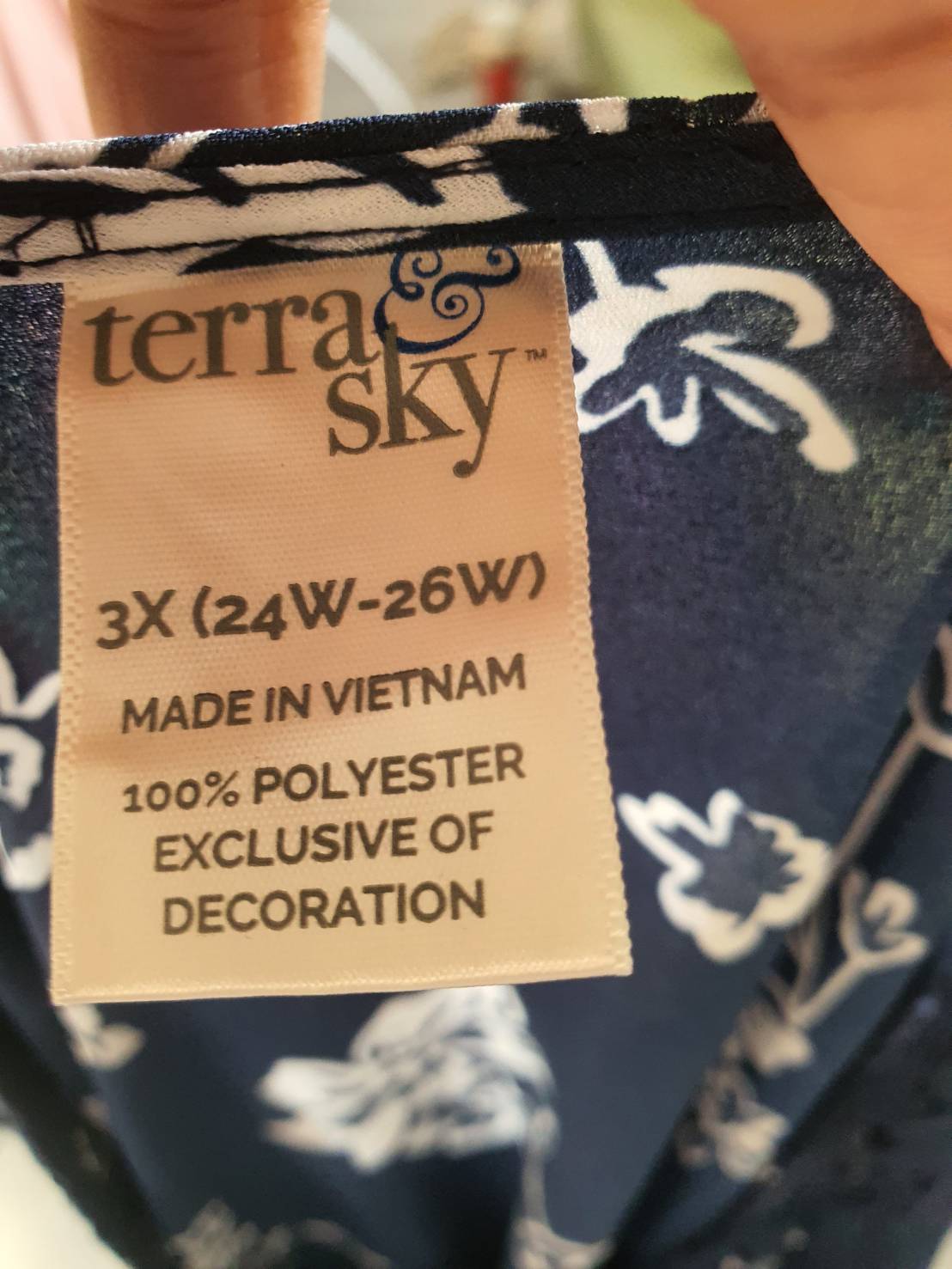 FF05824 เสื้อผ้าชีฟอง มือสอง สีน้ำเงินลายดอกไม้ แบรนด์ terra&sky อก free- 58 นิ้ว