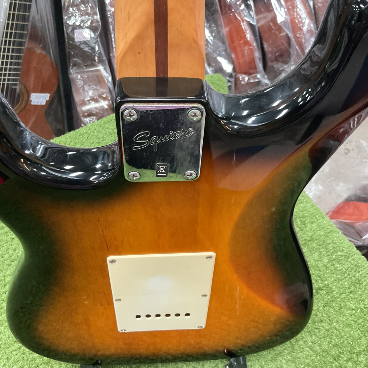 กีต้าร์ไฟฟ้า Squier by Fender