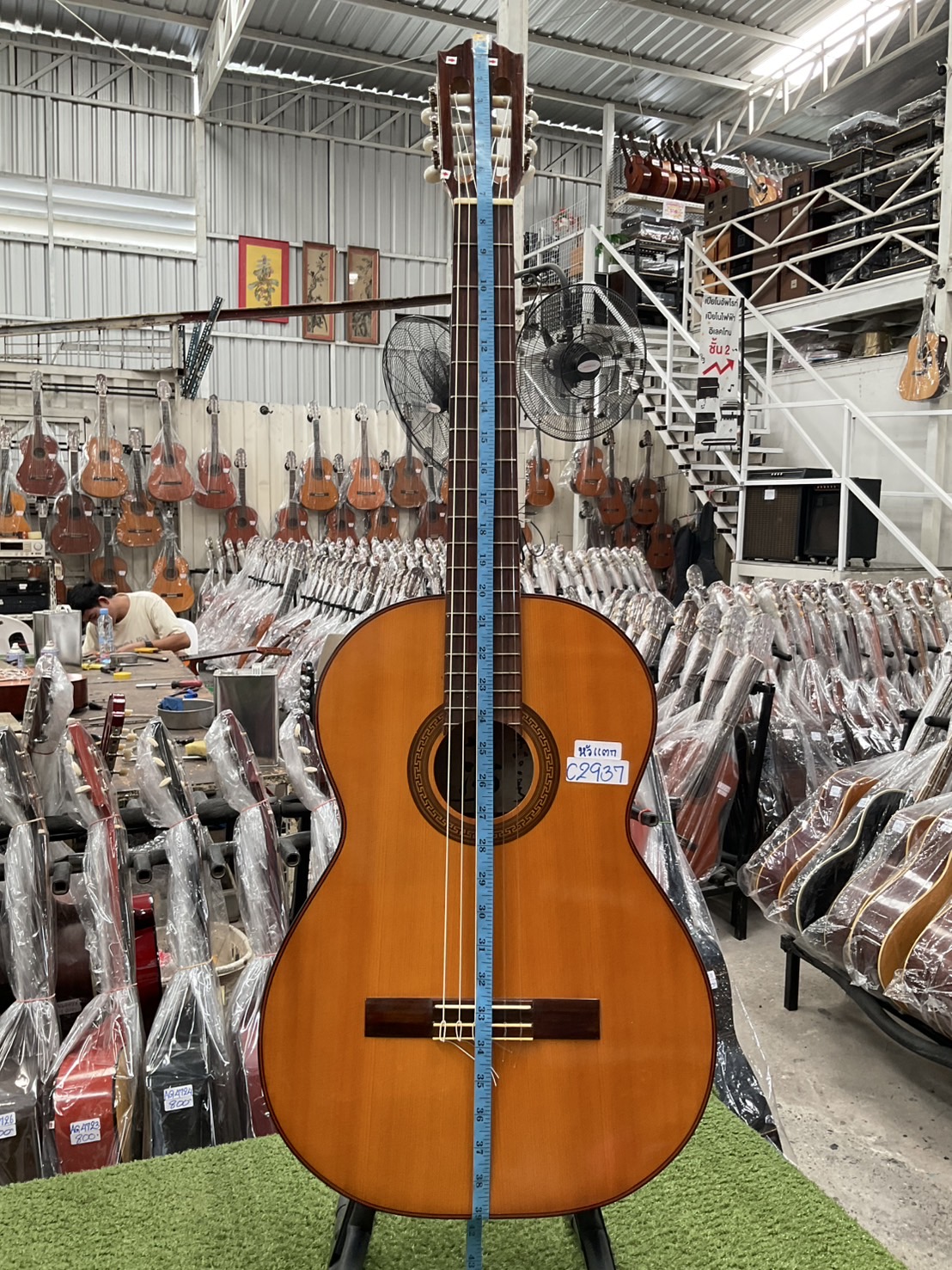 กีต้าร์คลาสสิค ยี่ห้อตามภาพ