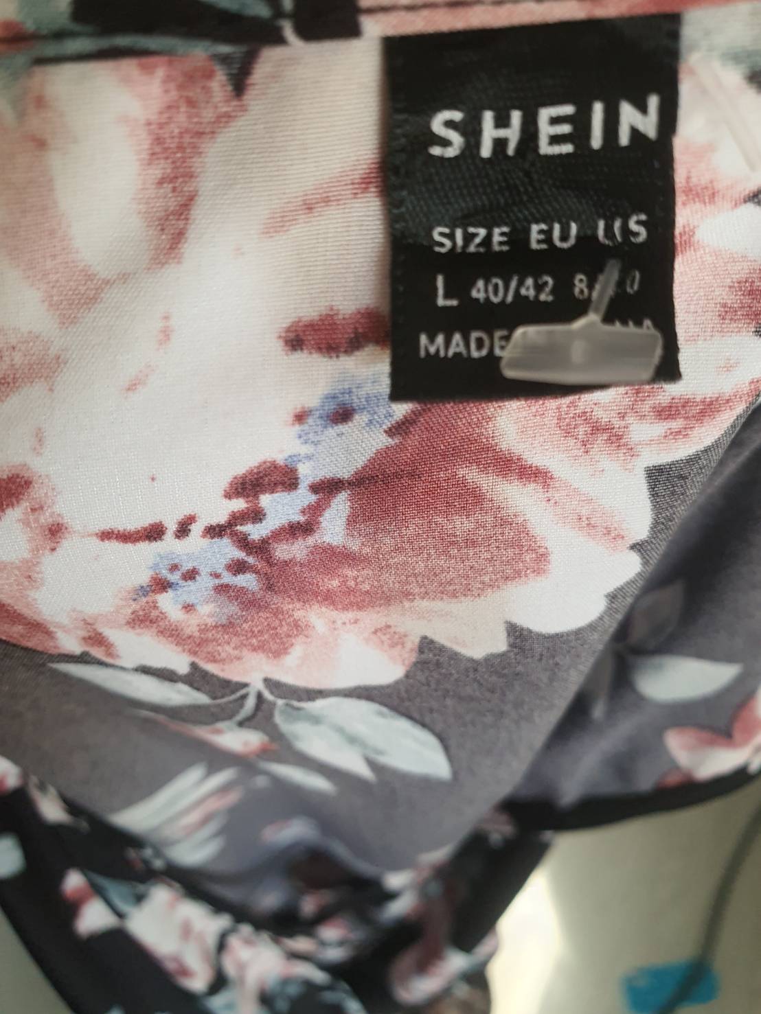 FF05810 เสื้อผ้าชีฟอง มือสอง สีดำลายดอกไม้ แบรนด์ อก 42 นิ้ว