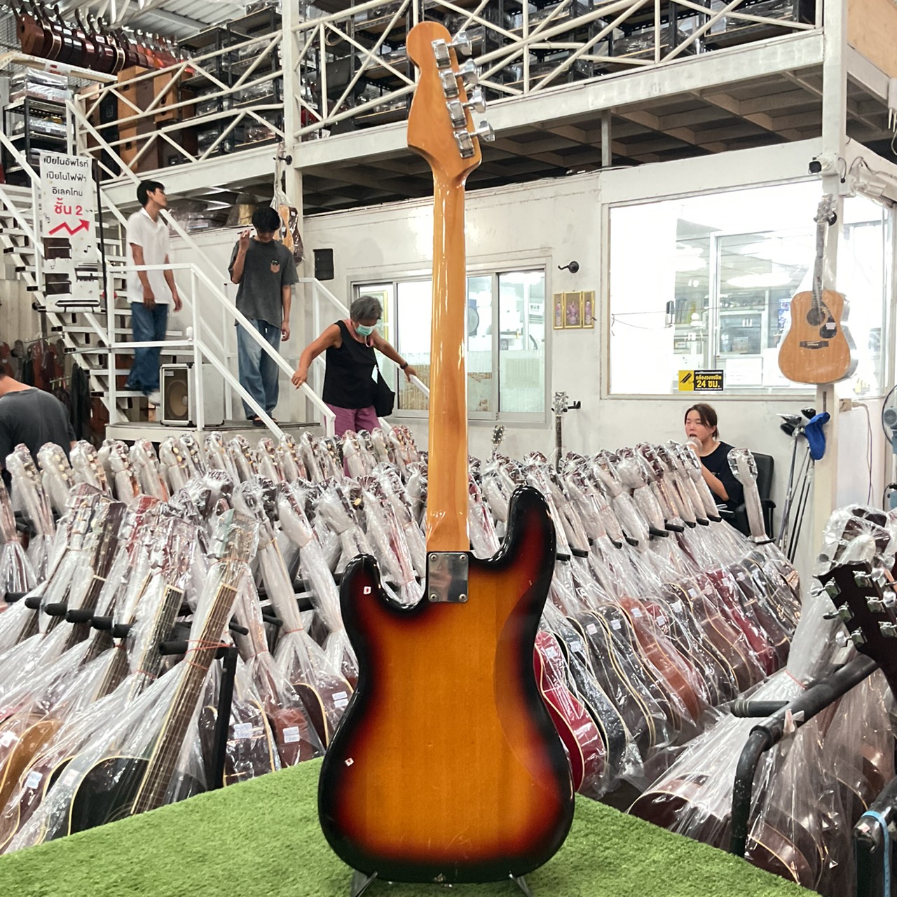 กีต้าร์เบส HOLLY : SPLENDOR