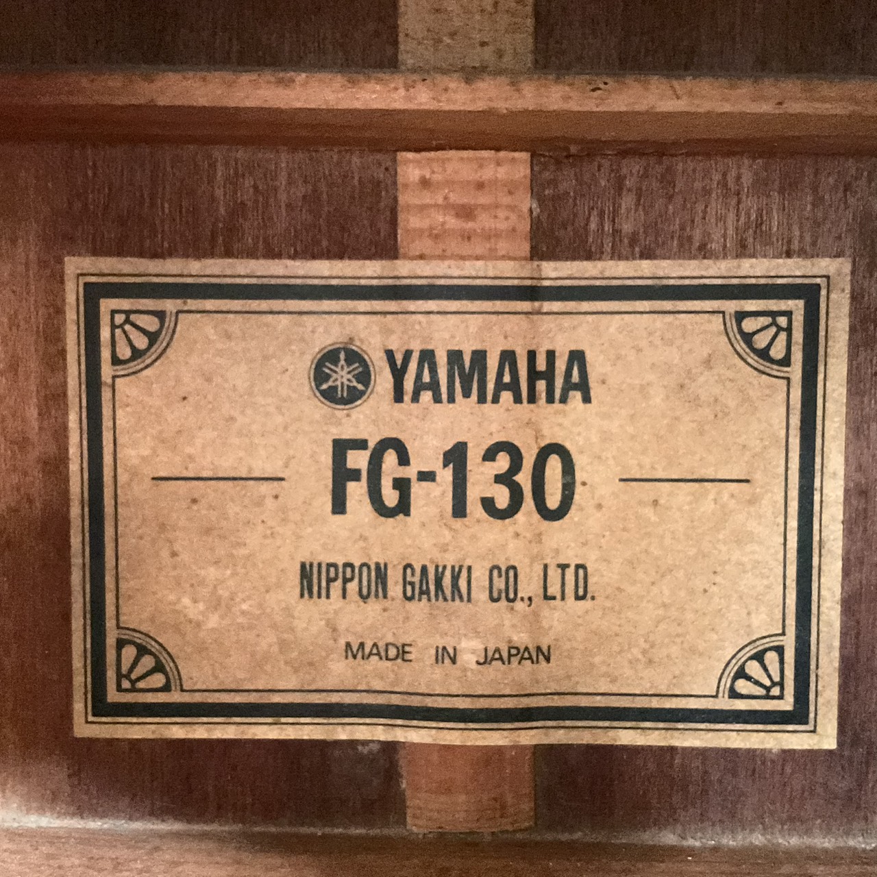 กีต้าร์โปร่ง YAMAHA : FG-130