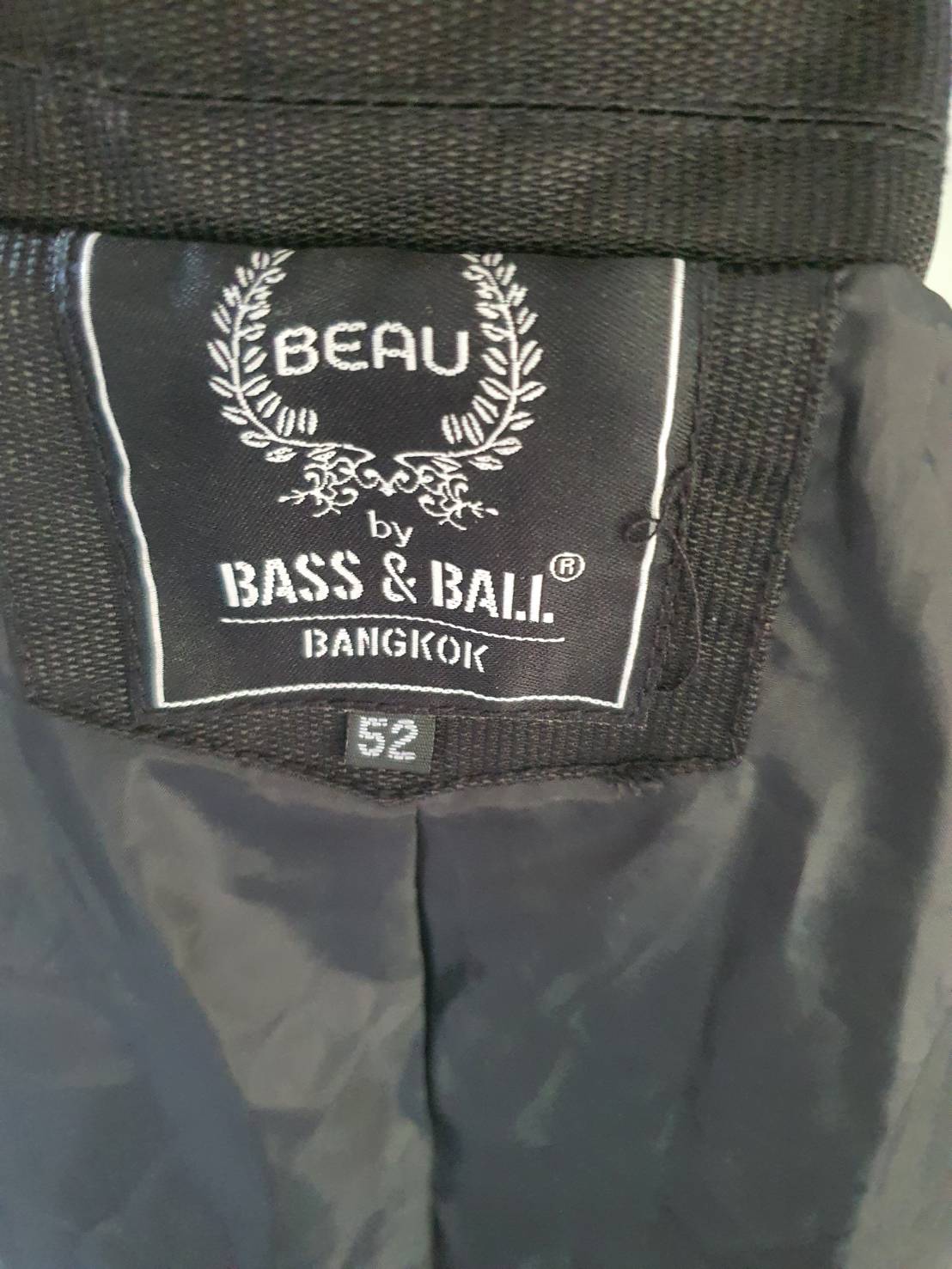 SUIT C0028 เสื้อคลุม สีดำ มือสอง แบรนด์ BASS & BALL อก 36 นิ้ว