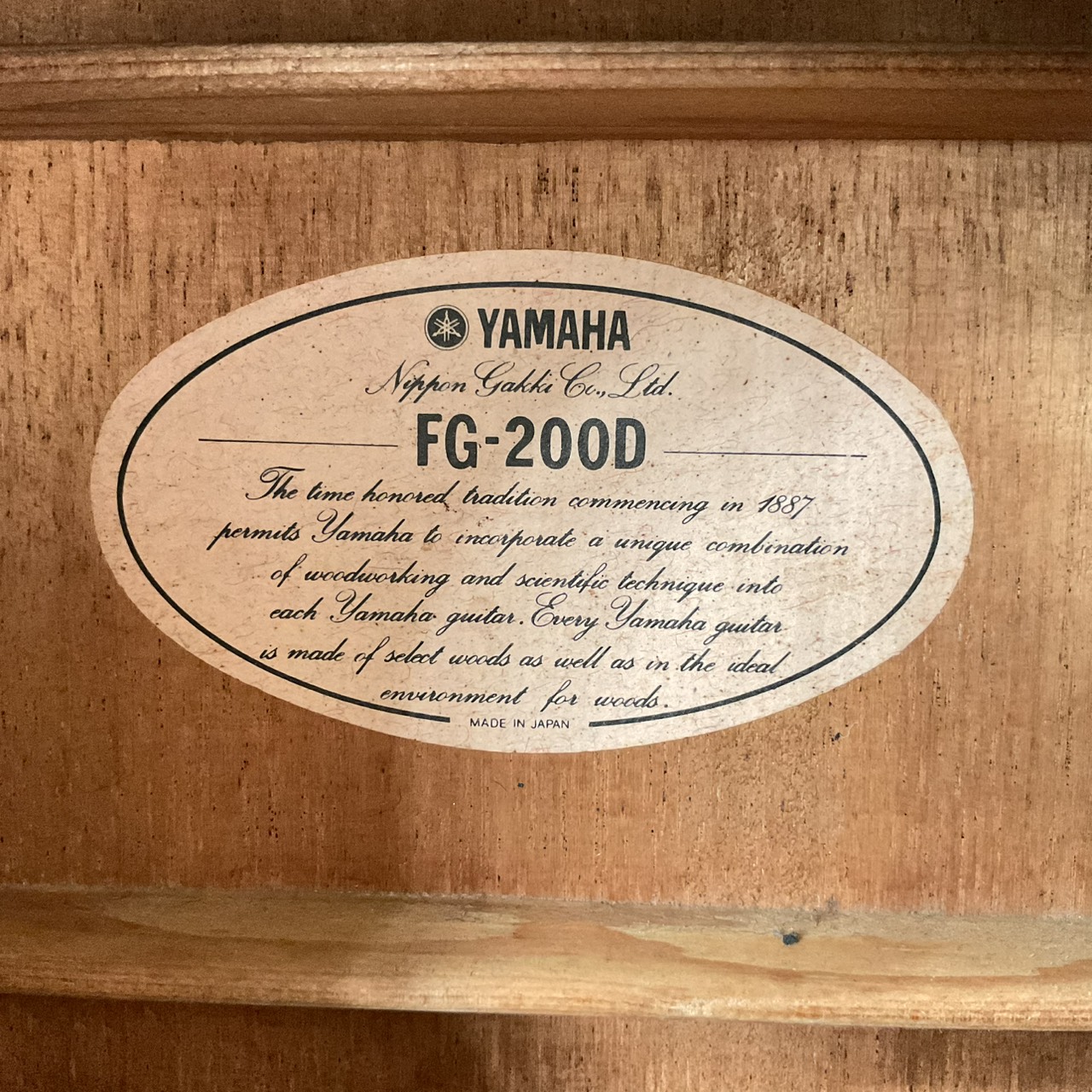 กีต้าร์โปร่ง YAMAHA : FG-200D