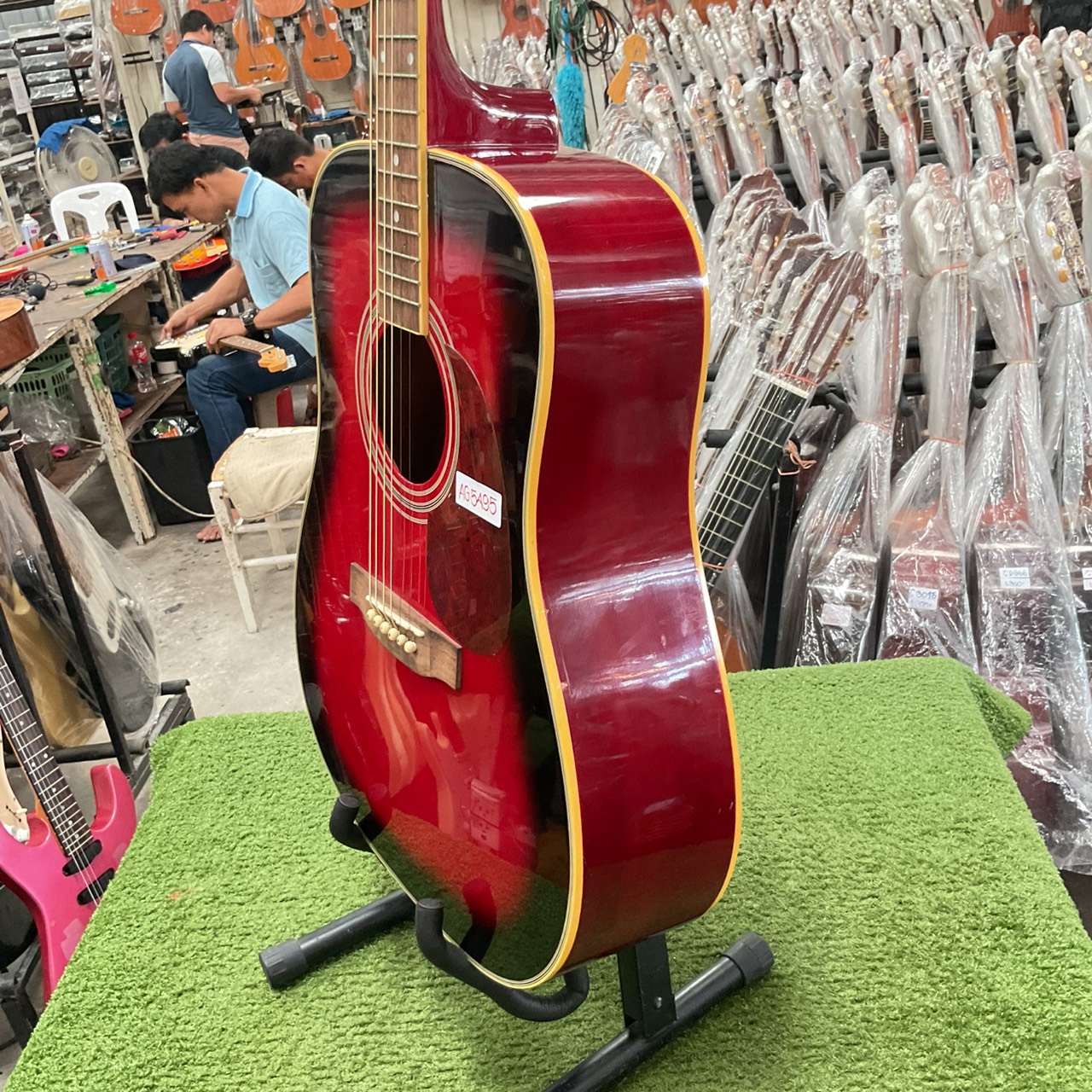 กีต้าร์โปร่ง Mavis : MW-200