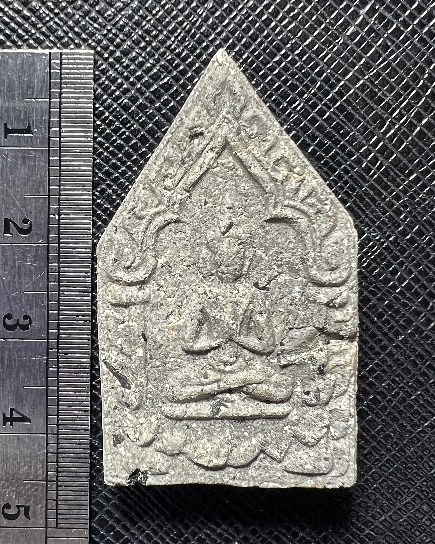 พระขุนแผนผงพิเศษ (พิมพ์ร่ายเวทย์เสกสามกุมาร,โค้ดพิเศษ) Mystic Powder Khun Phaen. (three Kuman Thong spellcasting style,special code) SKU-03987