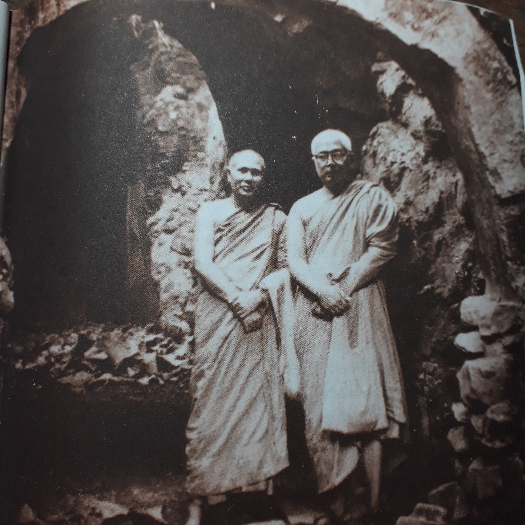 ส.ค.ส.2535 แด่...ประชาธิปไตย แม่ทัพโลก6 พิมพ์เป็นอนุสรณ์ 80 ปี ปัญญานันทภิกขุ