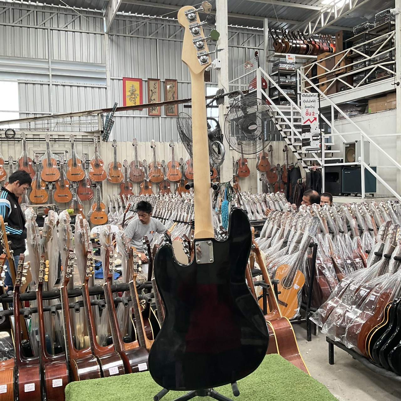 กีต้าร์เบส Gion