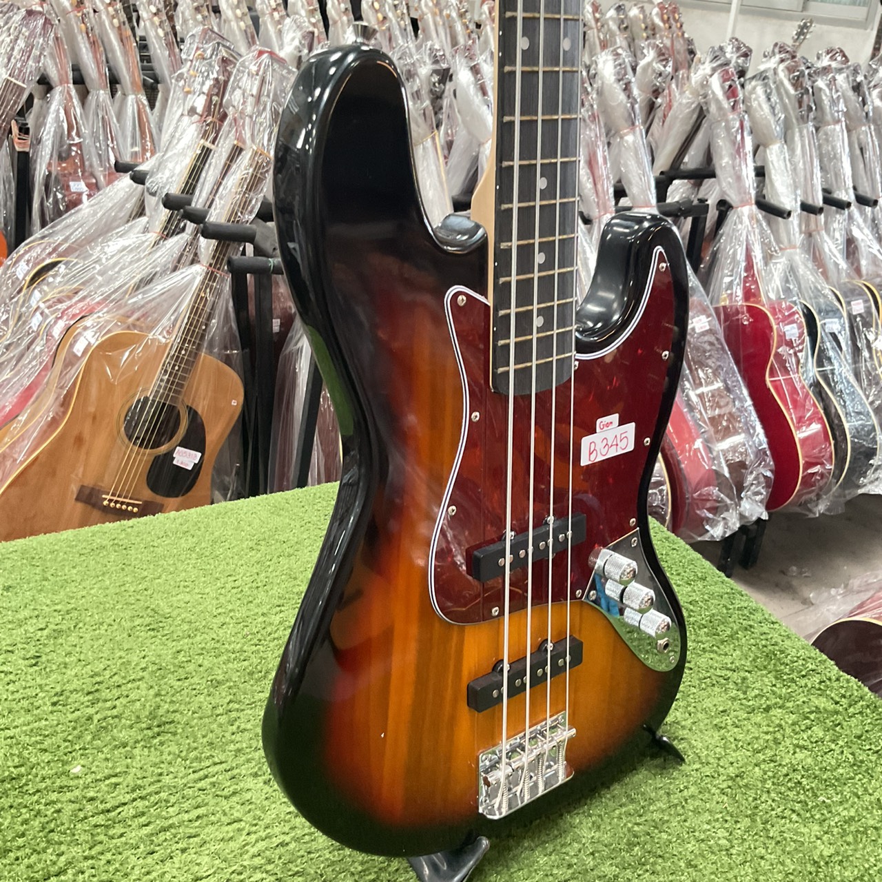 กีต้าร์เบส Gion