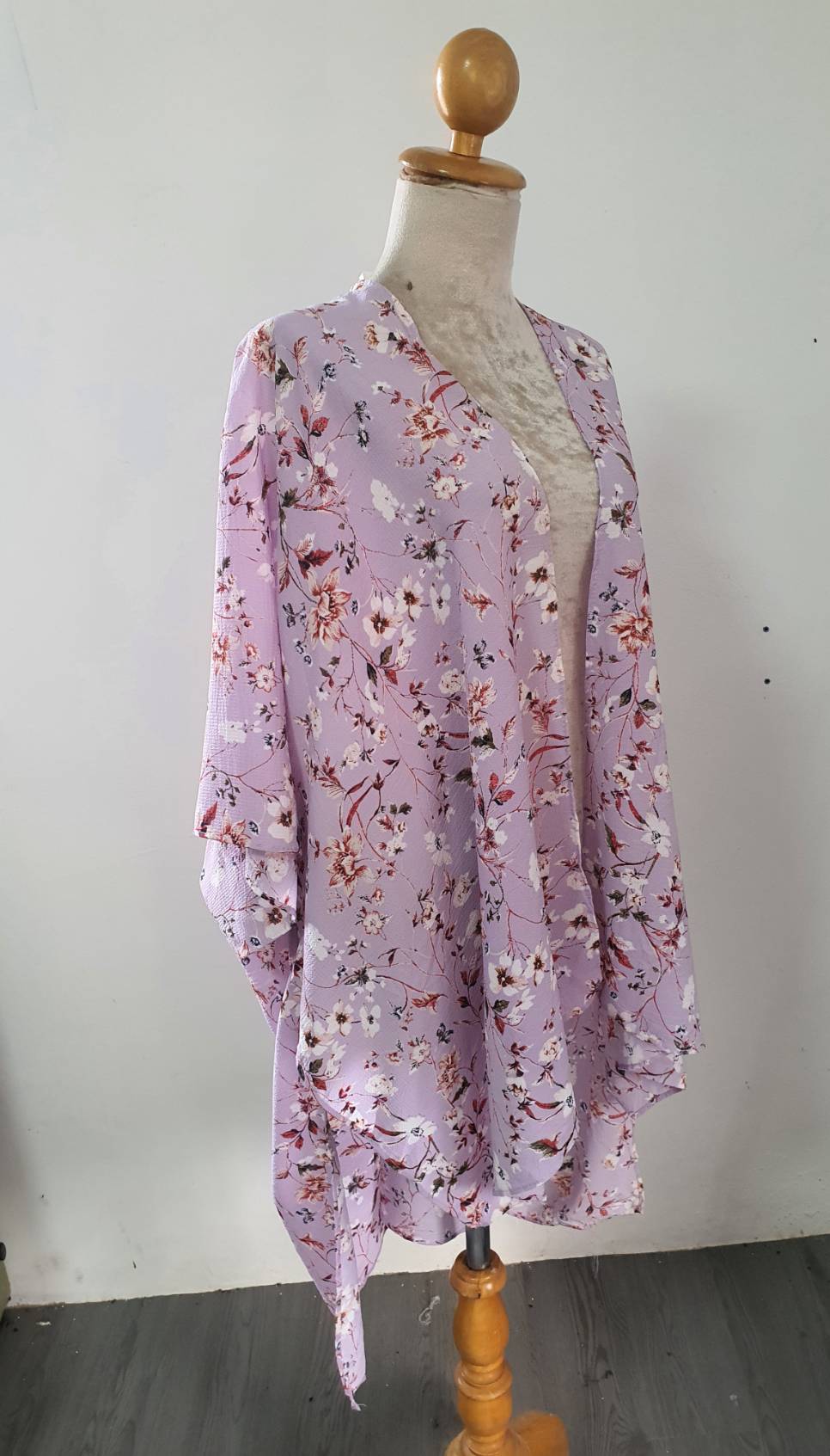 FF05848 เสื้อคลุมชีฟอง สีม่วงลายดอกไม้ มือสอง อก free