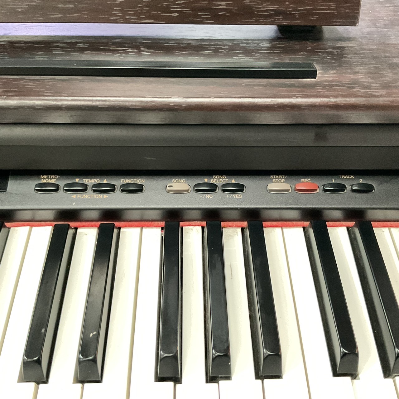 เปียโน YAMAHA : YDP-201 สินค้าไม่พร้อมใช้งาน (ต้องซ่อม)