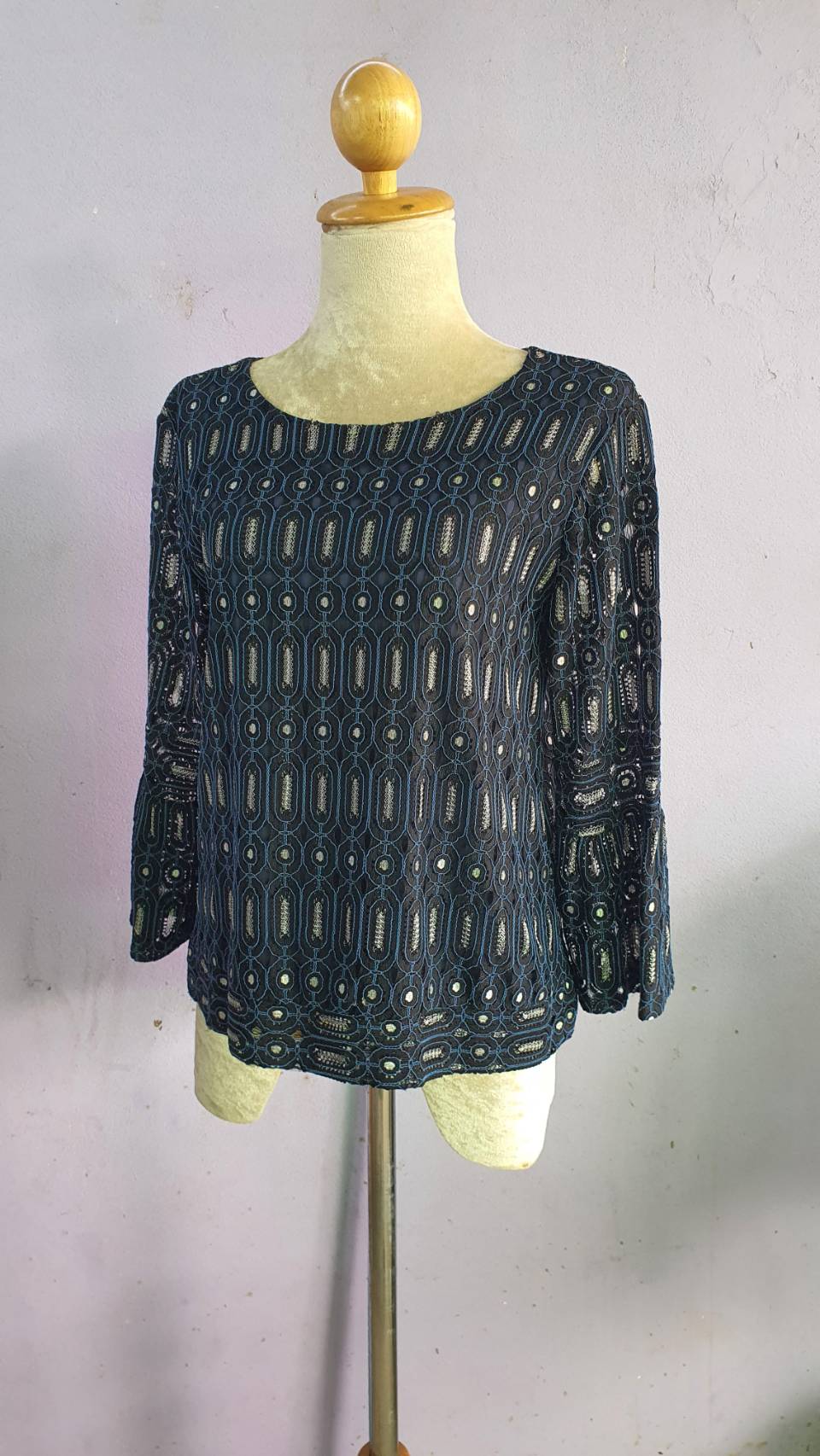 FF02568 เสื้อแฟชั่น ฉลุลาย สีดำ แบรนด์ ANN TAYLOR LOFT อก 36-37 นิ้ว