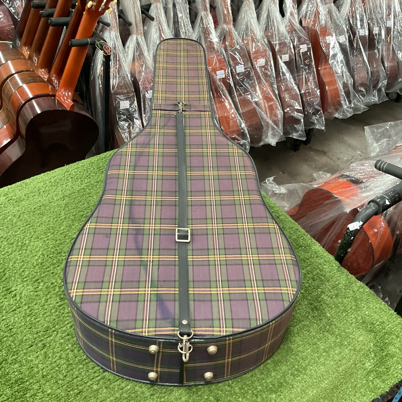 กล่องเคสกีต้าร์โปร่ง