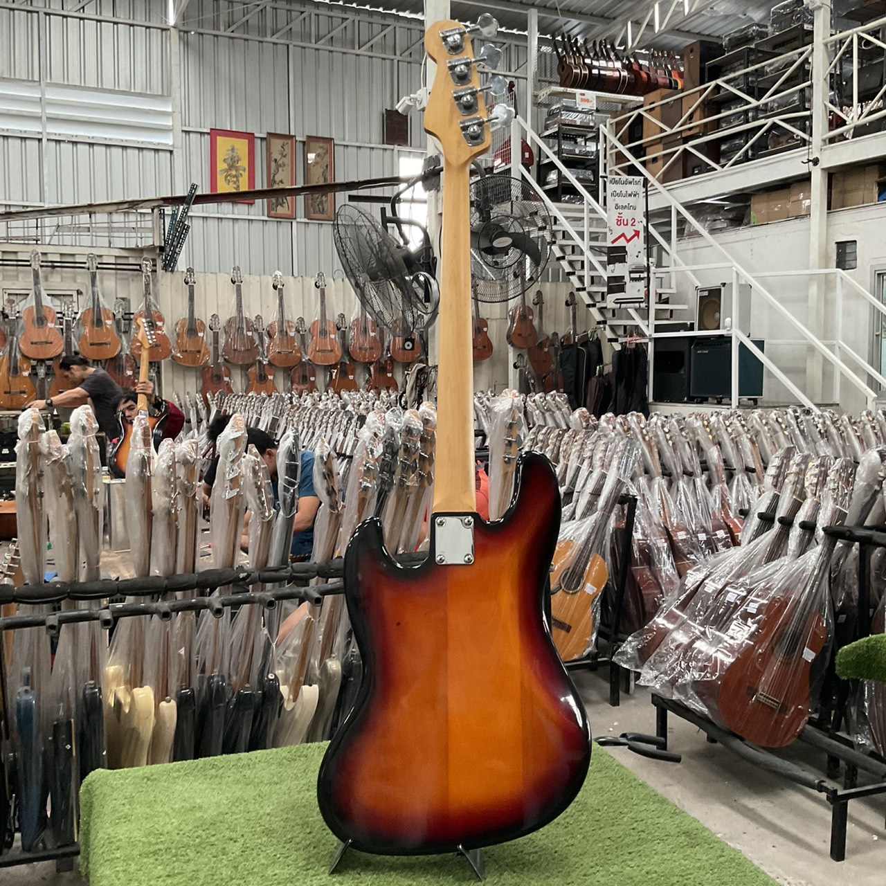 กีต้าร์เบส Mavis