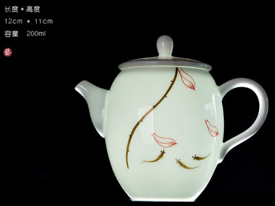 ชุดน้ำชาสำหรับพกพา บรรจุในกล่องกระทัดรัดอย่างดีป้องกันแตกเสียหาย มาพร้อมกาน้ำชา แก้ว4ใบ