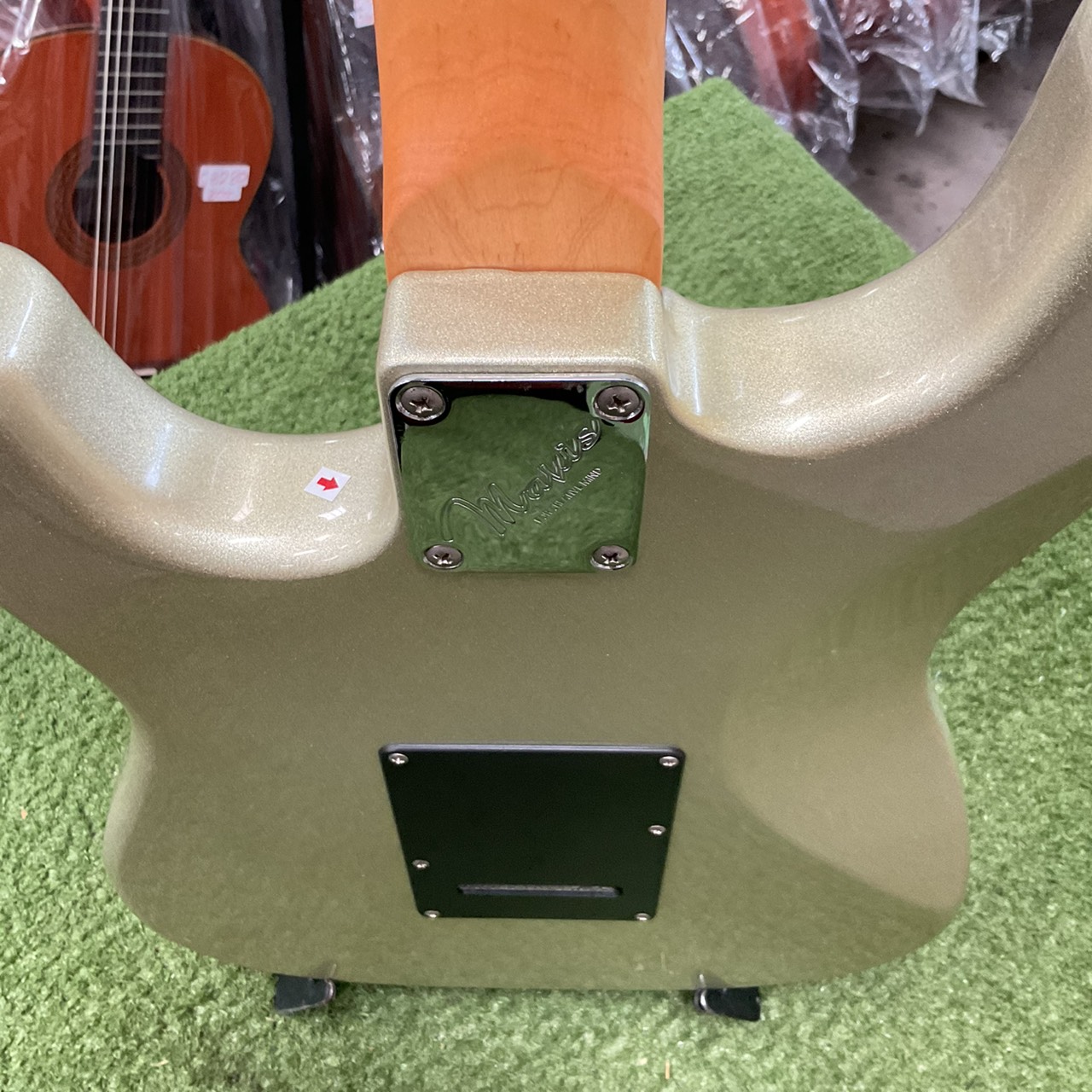 กีต้าร์ไฟฟ้า Mavis