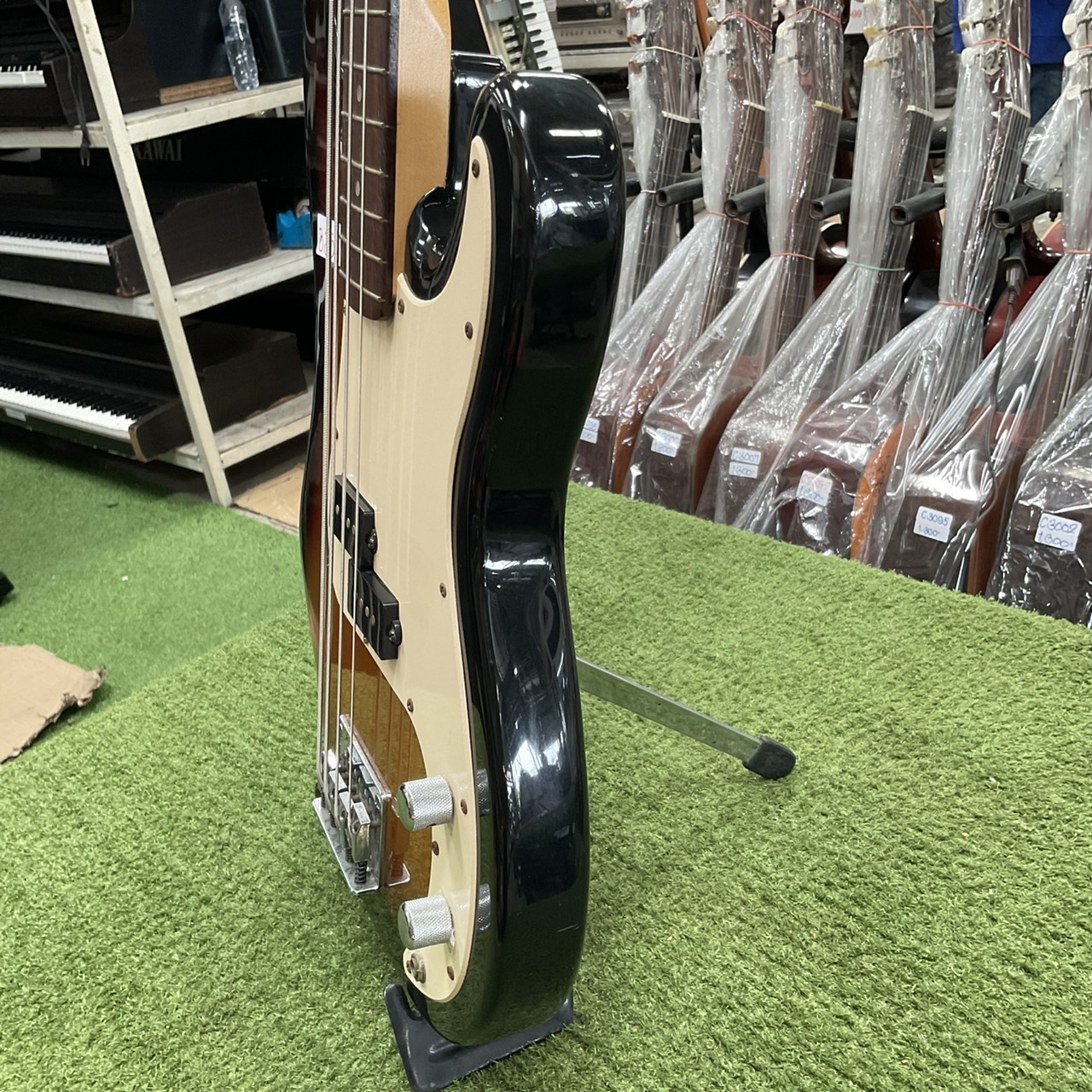 กีต้าร์เบส BROTHERS