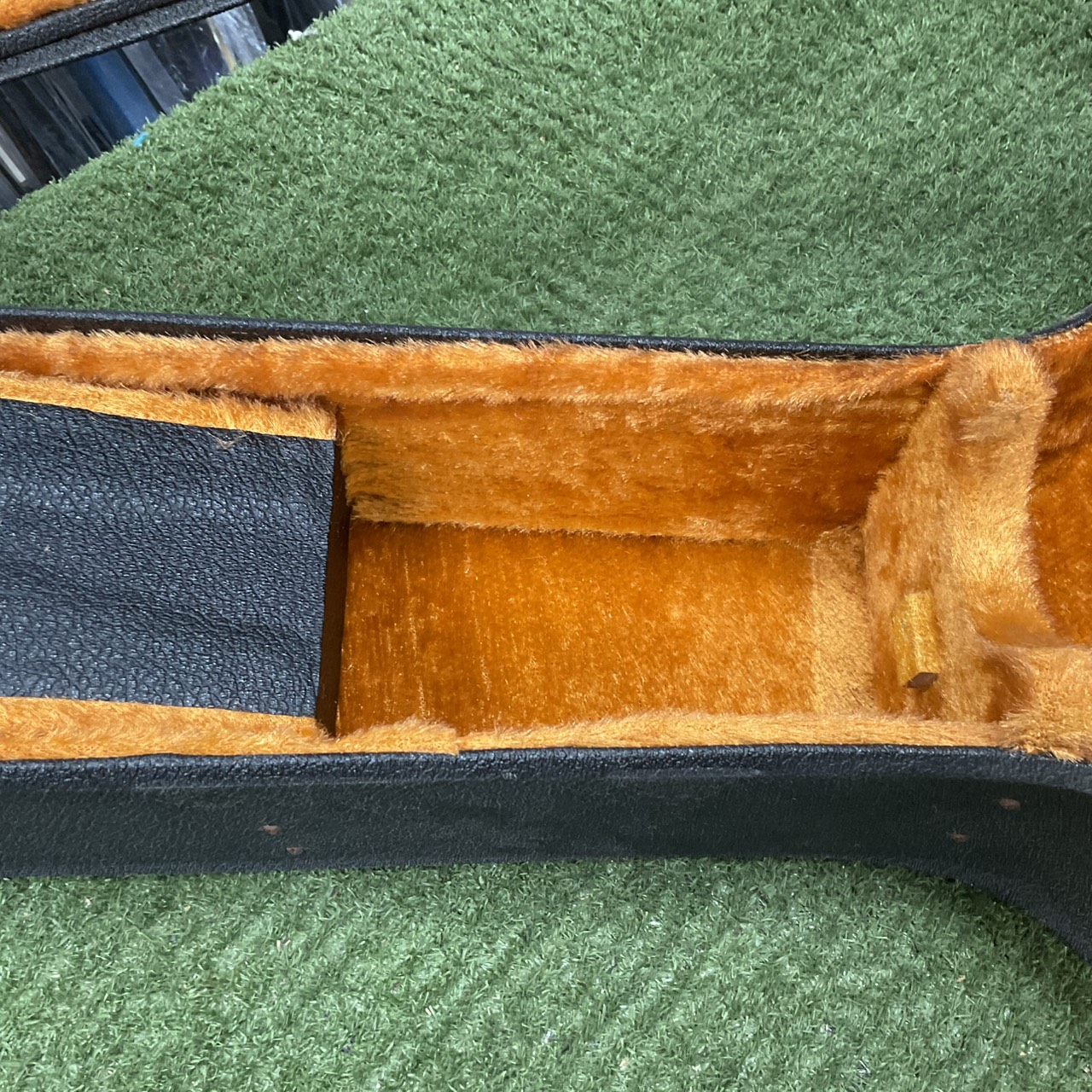 กล่องเคสกีต้าร์คลาสสิค