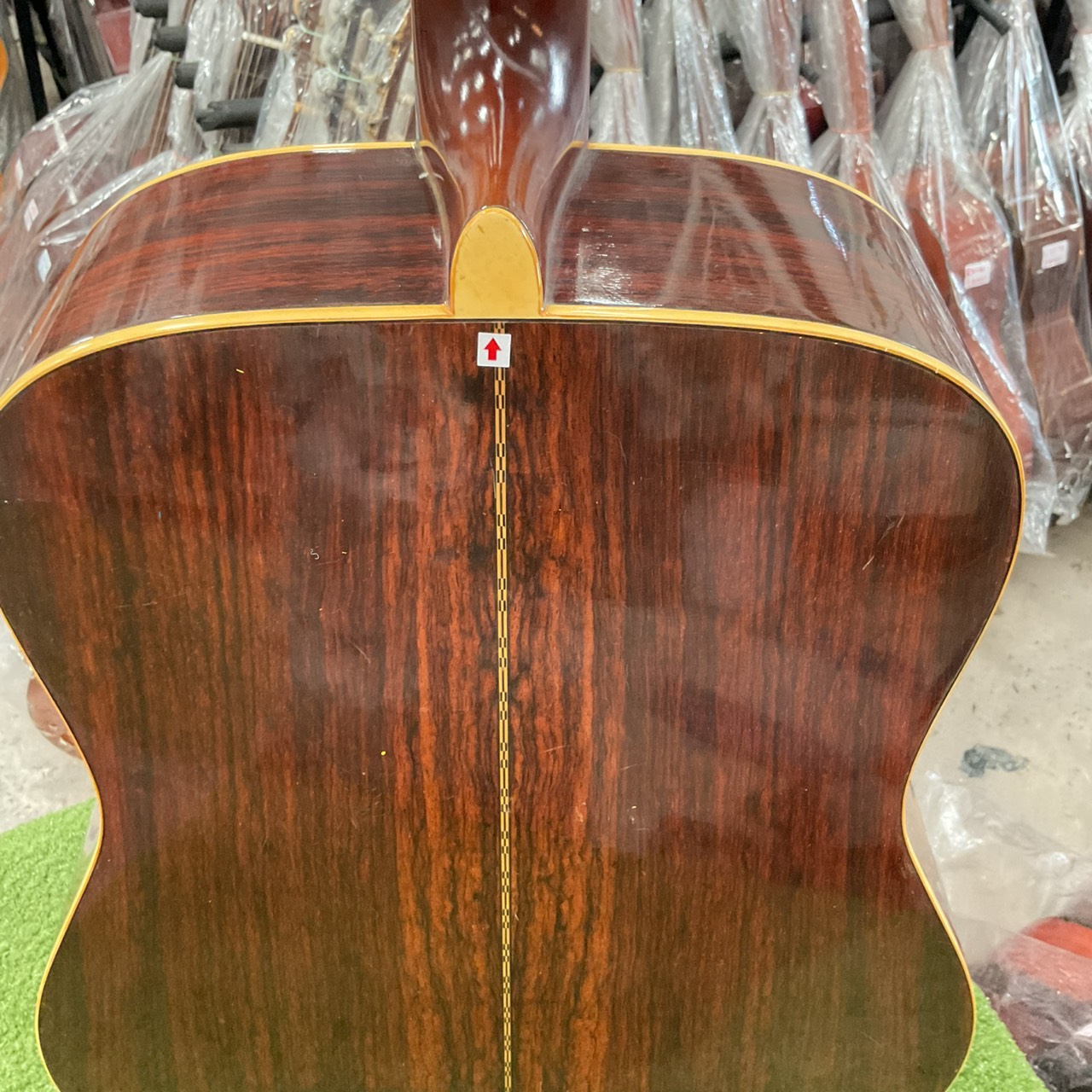 กีต้าร์โปร่งไฟฟ้า YAMAHA : FG-301