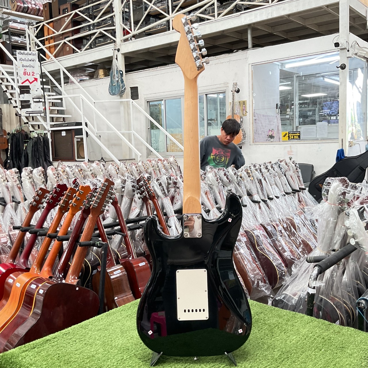 กีต้าร์ไฟฟ้า Legend