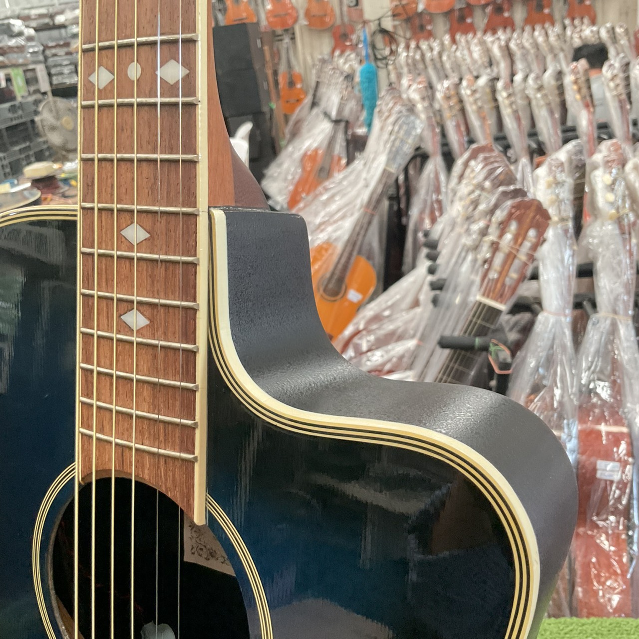 กีต้าร์โปร่งไฟฟ้า Legend : LMB-38