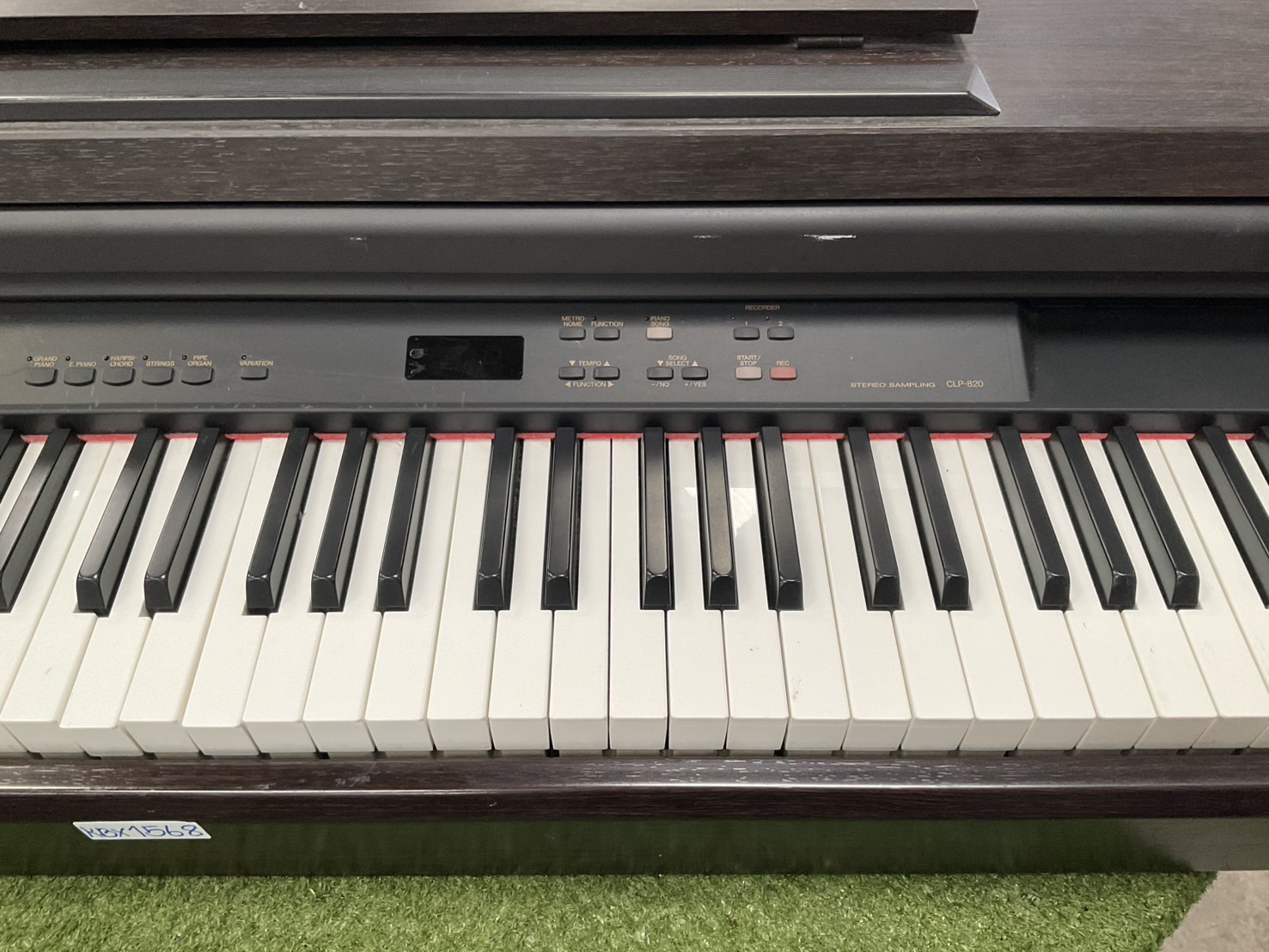 เปียโน YAMAHA : CLP-820 สินค้าไม่พร้อมใช้งาน (ต้องซ่อม)