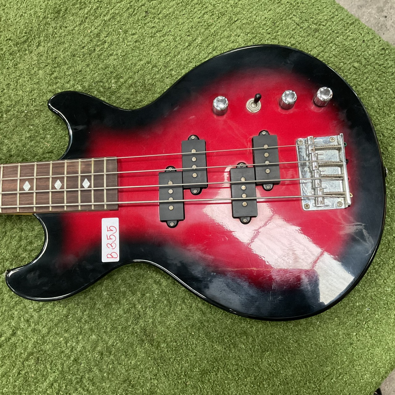 กีต้าร์เบส R