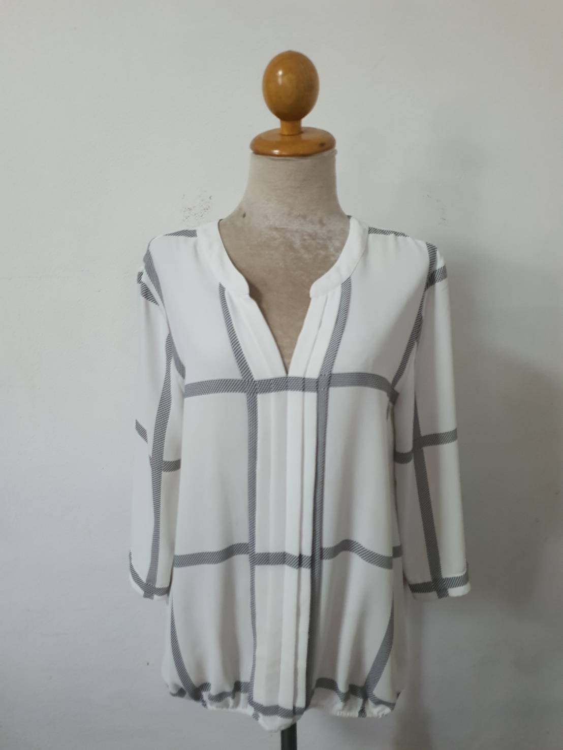 FF06387 เสื้อผ้ามือสอง ชีฟอง สีขาวลาย HAWTHORW อก 38 นิ้ว