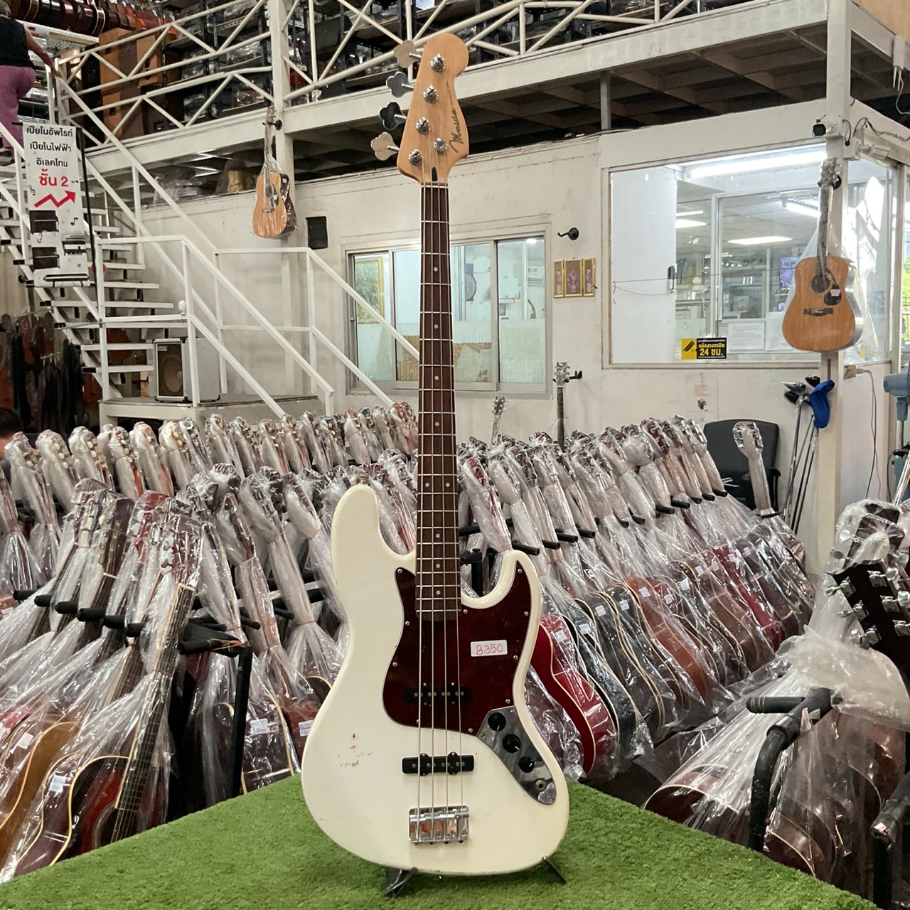 กีต้าร์เบส Mavis