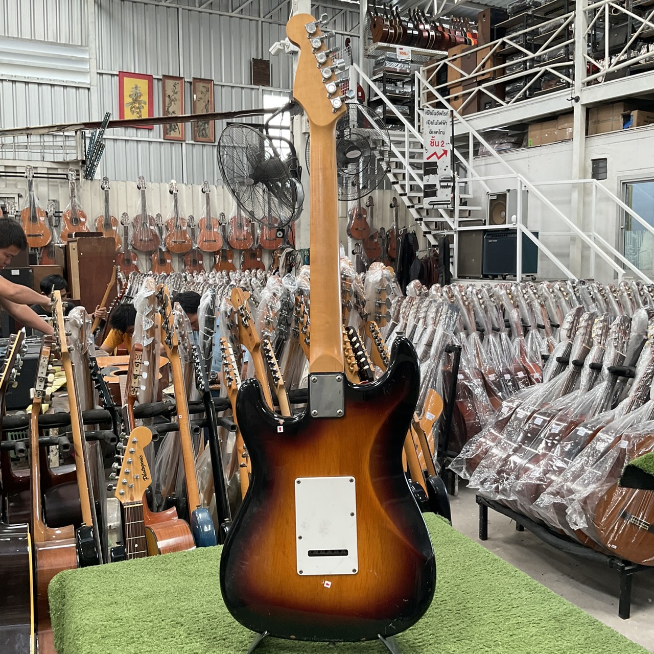 กีต้าร์ไฟฟ้า Legend