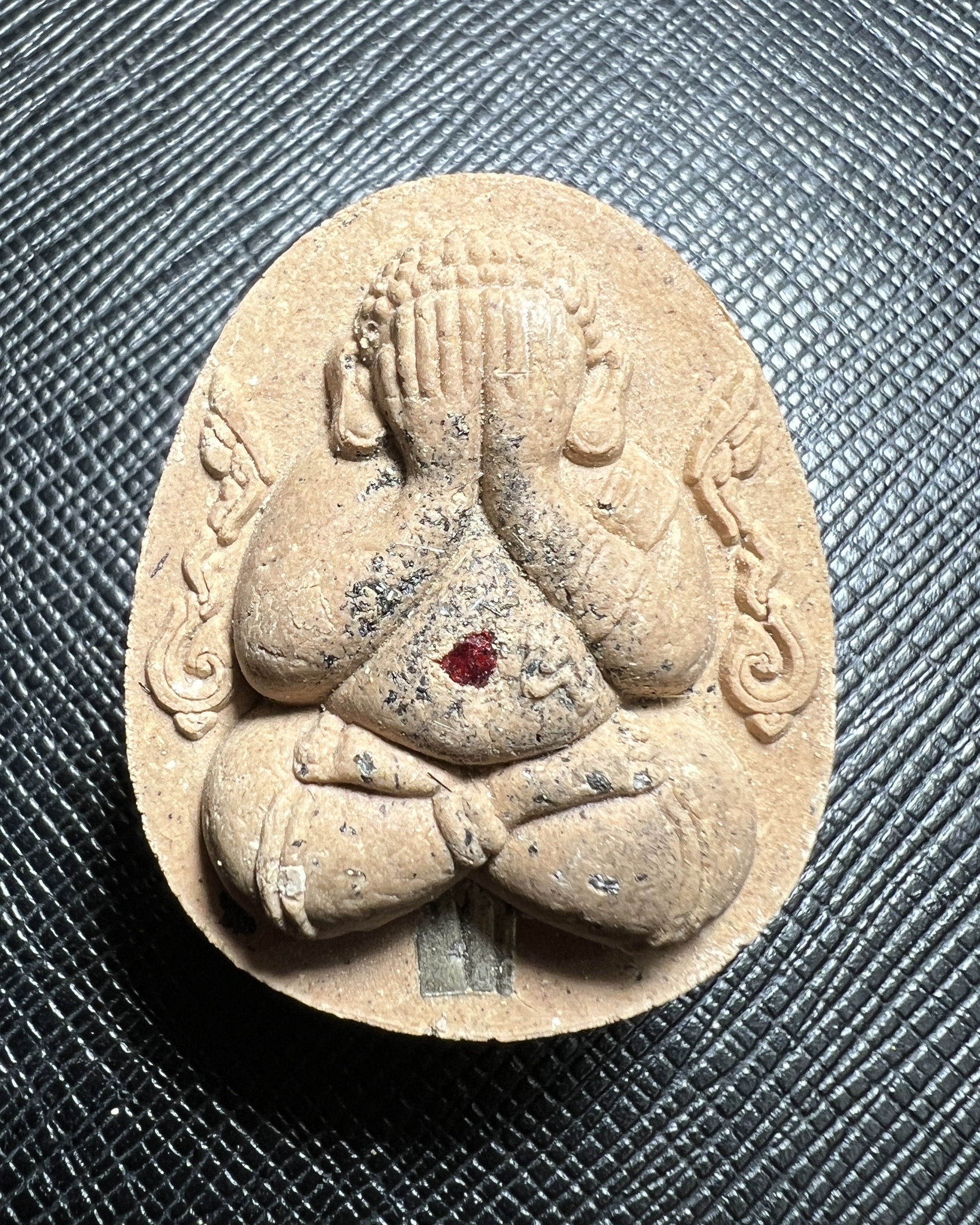 พระปิดตาเงินล้าน (เนื้อผงว่าน108, ฝังตะกรุด) Millionaire Phra Pidta (108 herb powder, Embedded with Takrud). SKU-03278