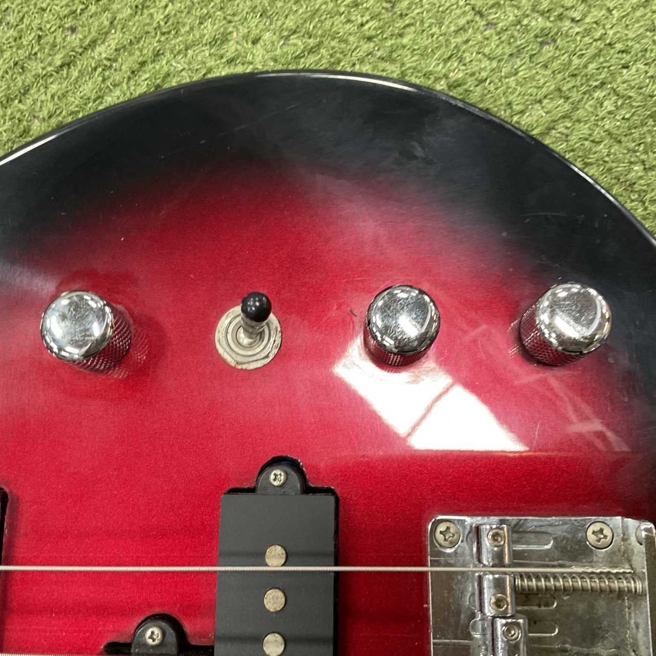 กีต้าร์เบส R