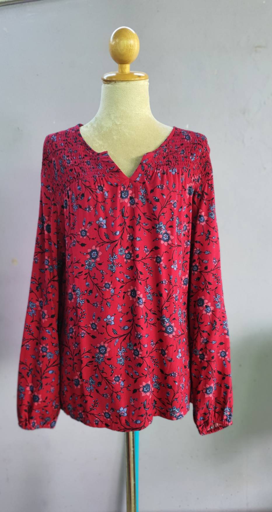 FF02573 เสื้อผ้ามือสอง สีแดงลายดอกไม้ แบรนด์ Blair อก free-45 นิ้ว