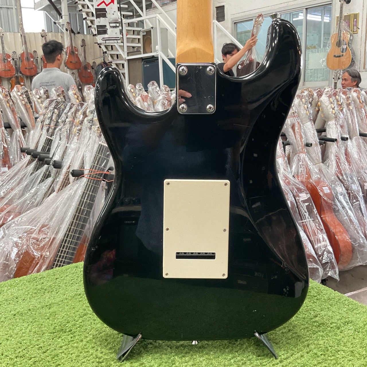 กีต้าร์ไฟฟ้า Prologue