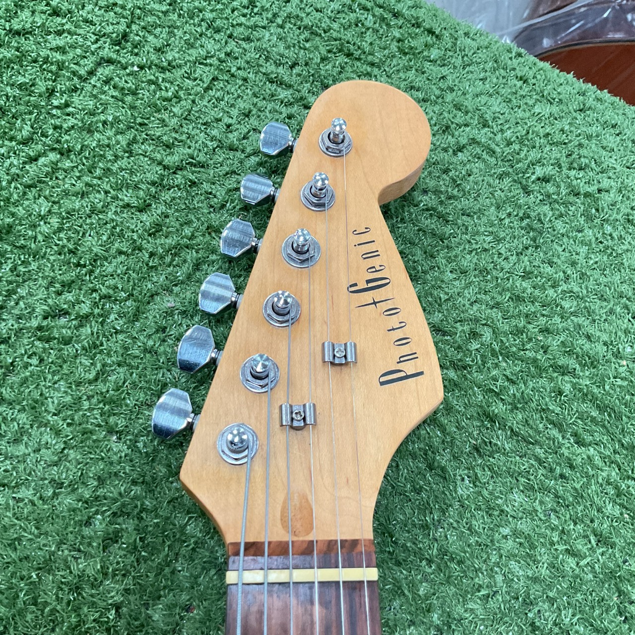 กีต้าร์ไฟฟ้า PhotoGenic