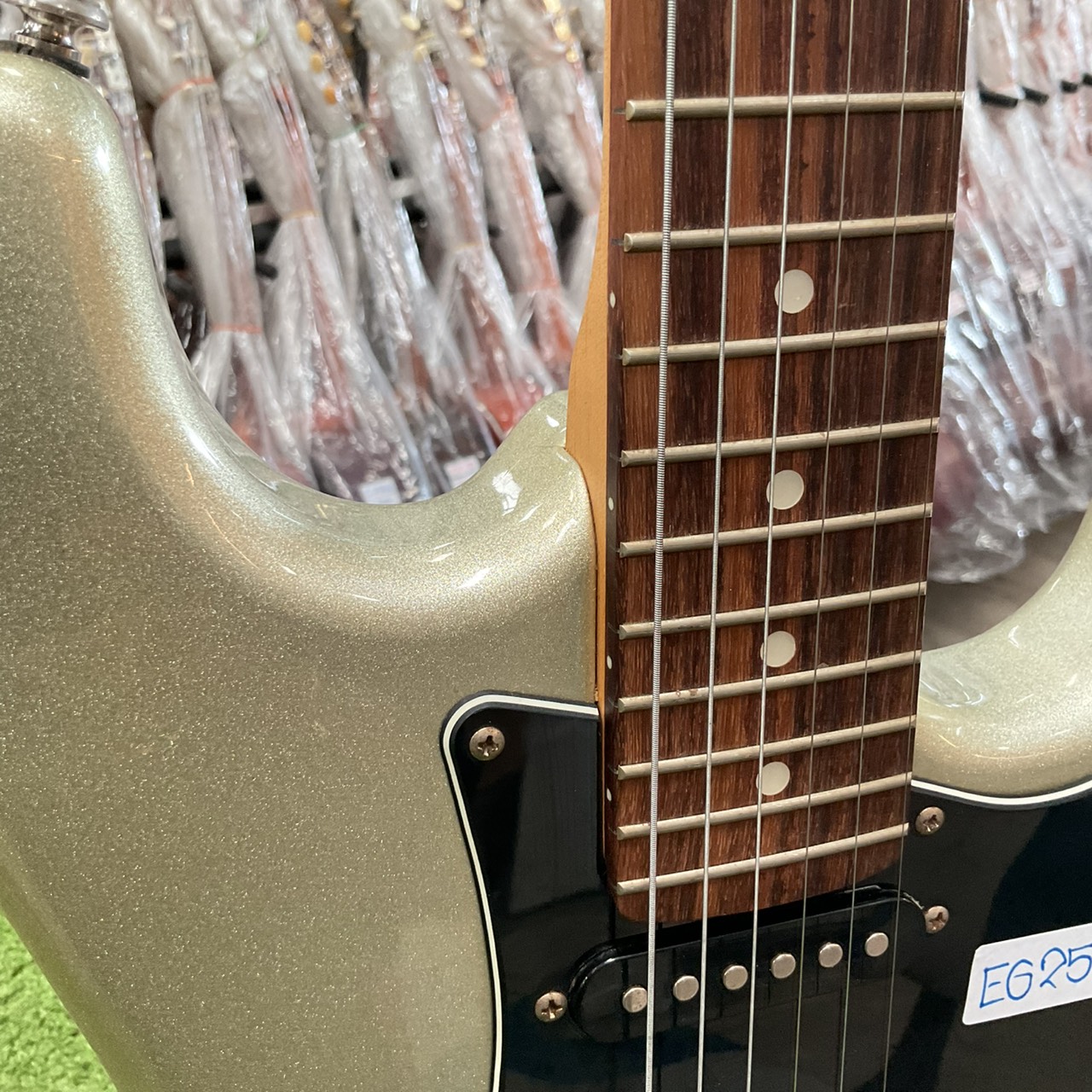 กีต้าร์ไฟฟ้า Mavis