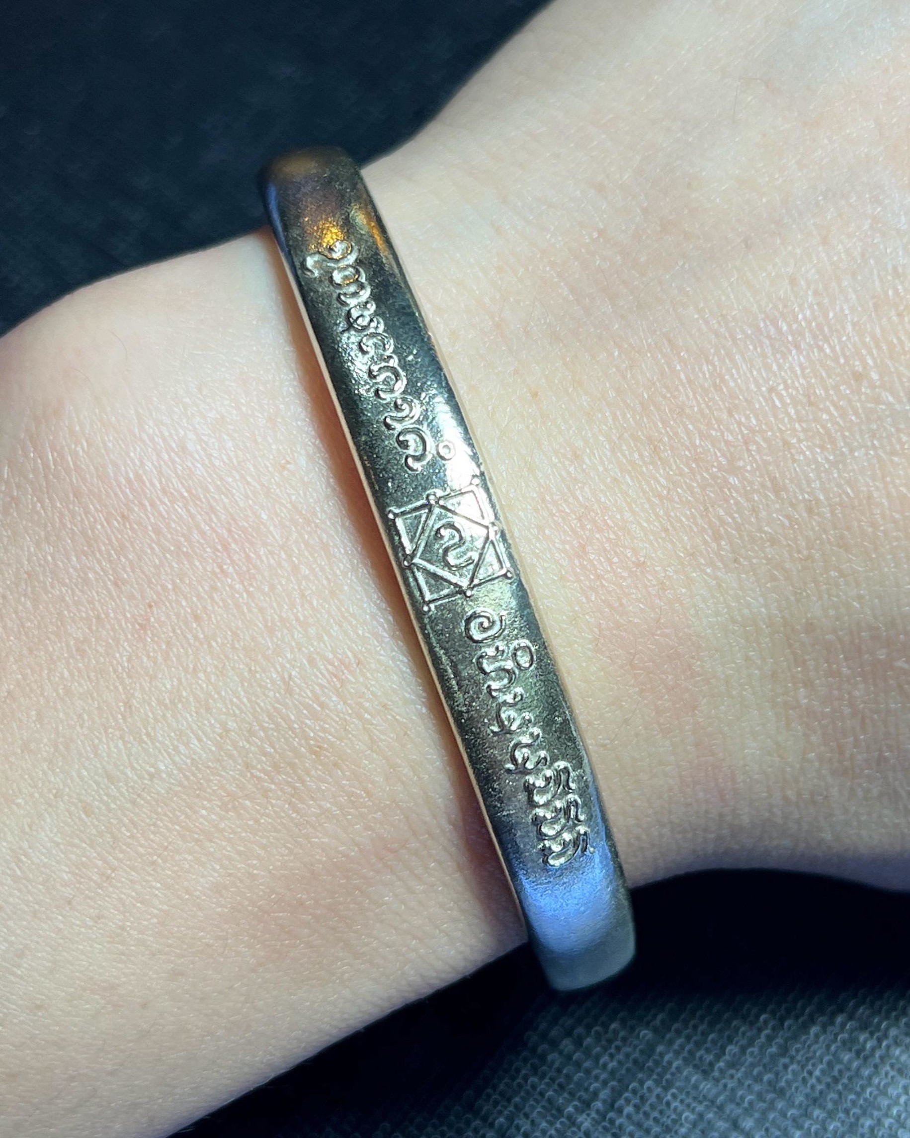 ก้องแขนพญาอินทร์ (เนื้ออัลปาก้า) Armlet Of The Thunder God. (alpaca material) SKU-03892