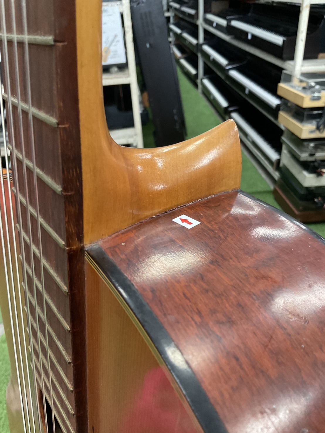 กีต้าร์คลาสสิค ยี่ห้อตามภาพ