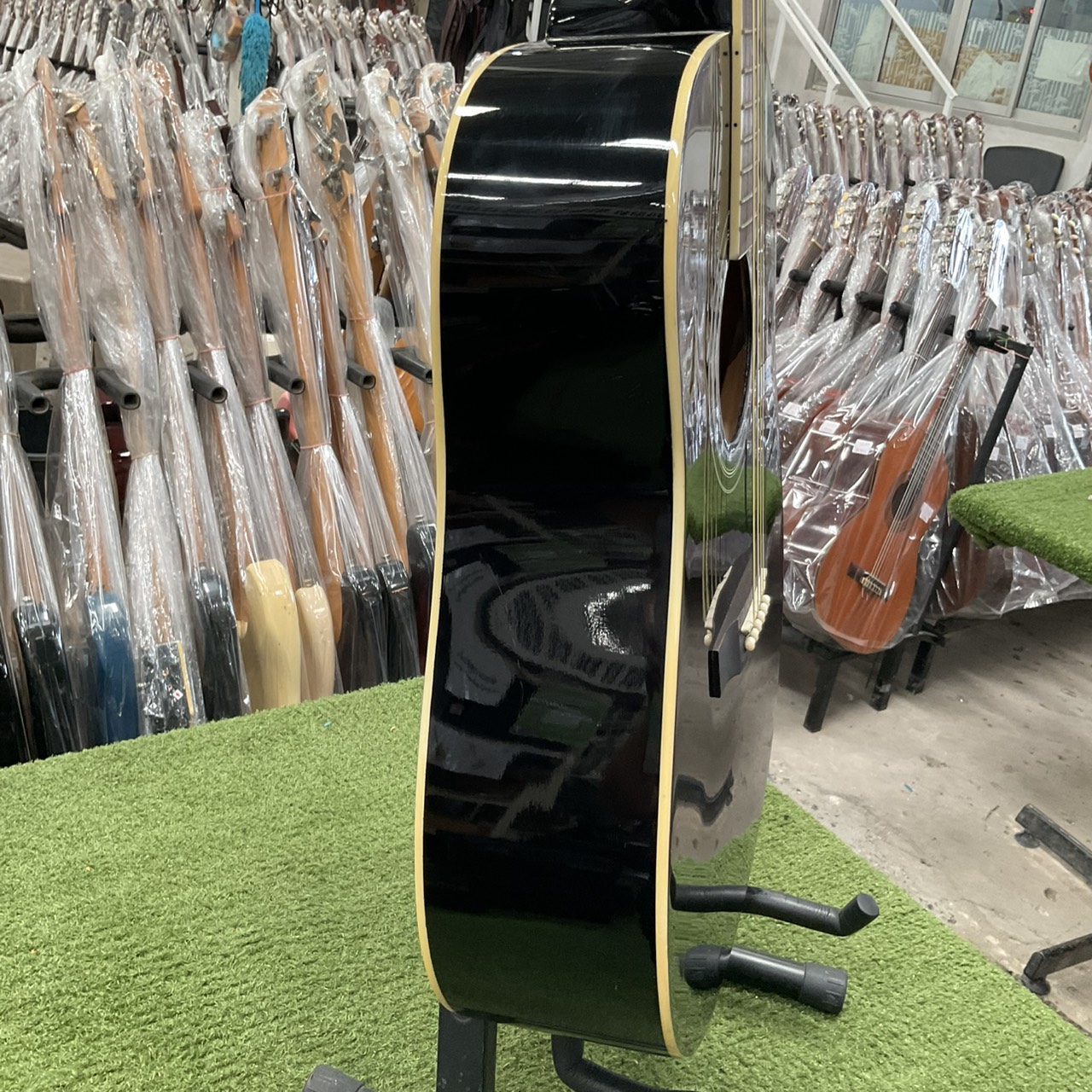 กีต้าร์โปร่ง HONEY BEE : W-15 BK